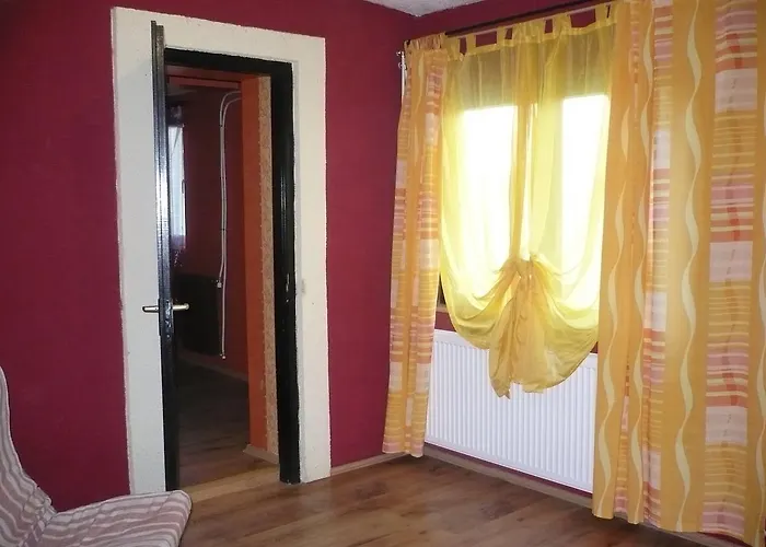 Malnas Szallas מוטל 3*